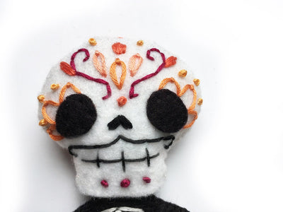 Day of the Dead Plush Sewing Pattern for Felt Calaveras Skeleton dolls, Dia de los Muertos