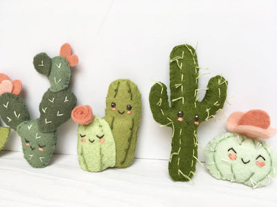 Felt Cactus Friends sewing pattern, mini succulents for Desert Decor