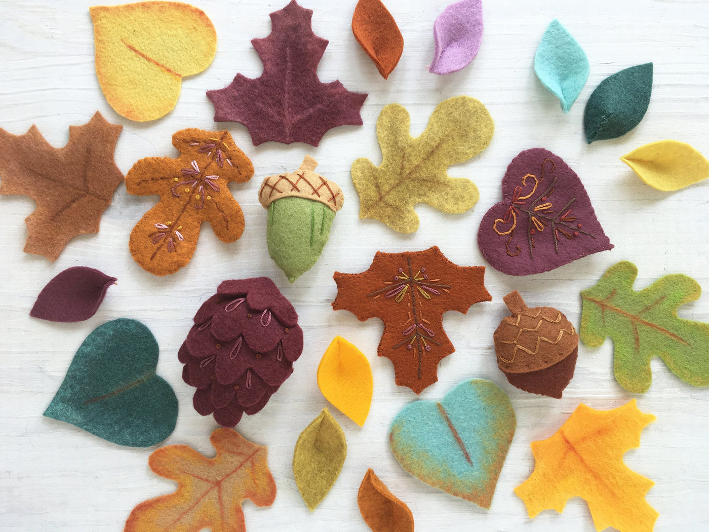 Felt Leaves Sewing Pattern for fall autumn wreath or garland, acorn, pine cone
